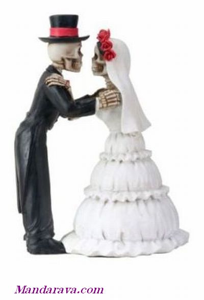 The Kiss Wedding Couple Skeleton Statue