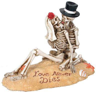 Skeleton Beach Lovers Figurine