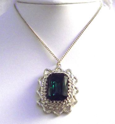 Queen Eleanor Emerald Vintage Style Necklace